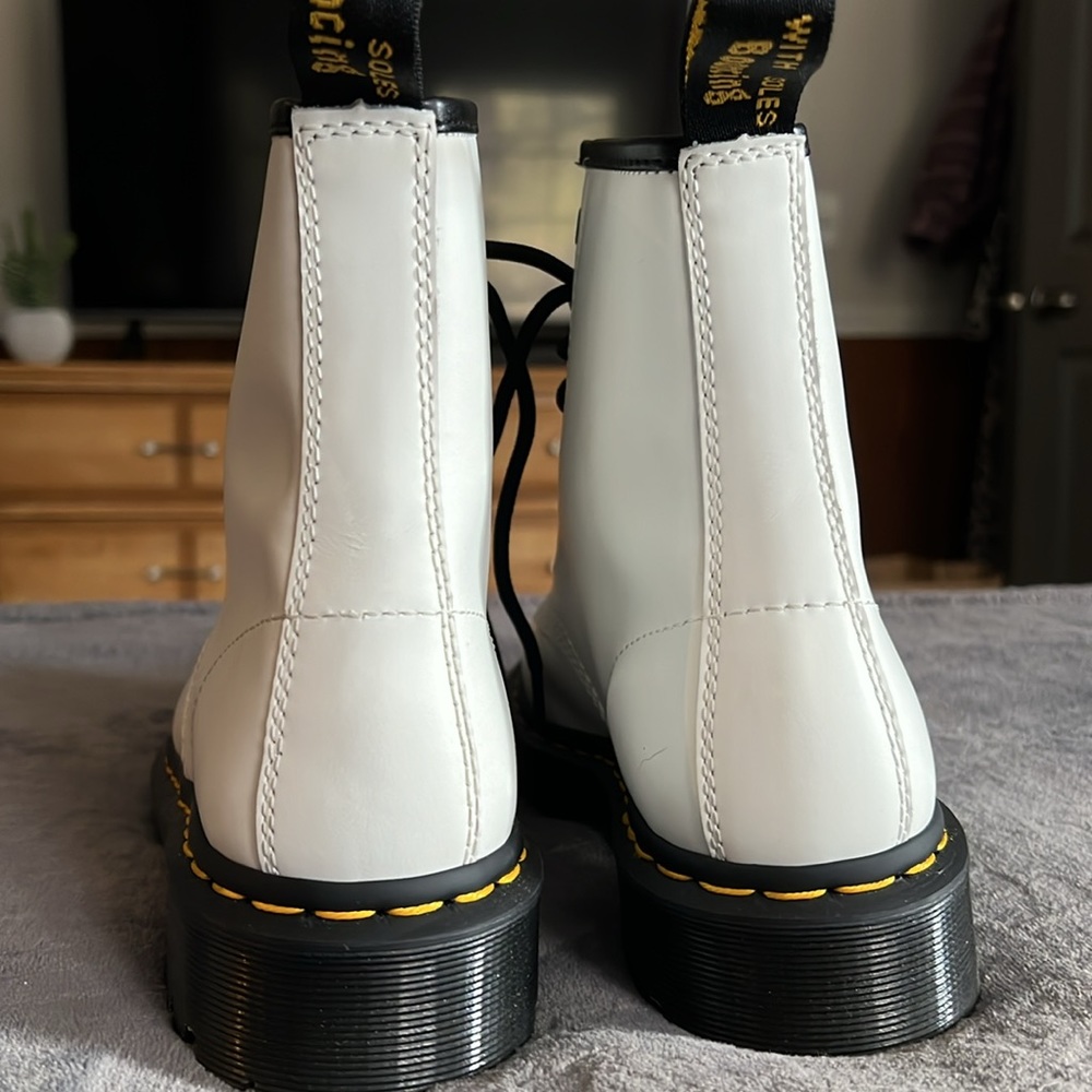 Dr. Marten’s - Flawless! - Picture 5 of 6